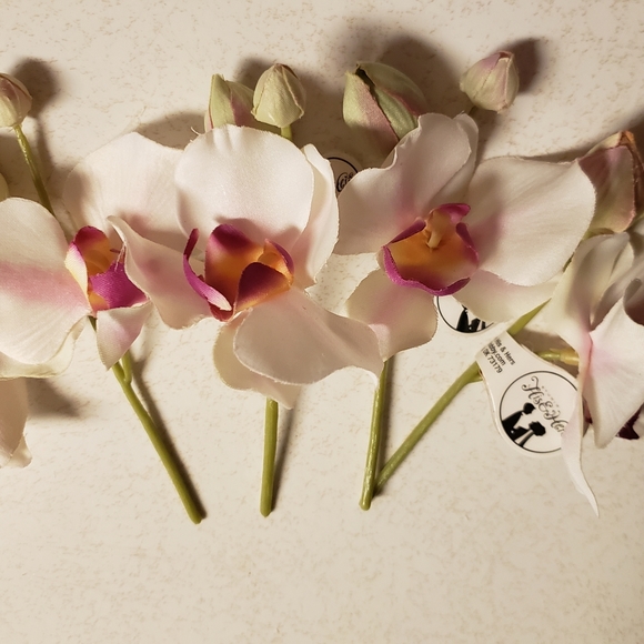 Orchid boutonnieres 5 - Picture 3 of 4